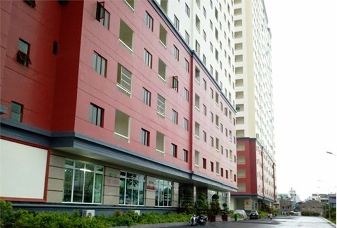 Chung cư… gây kẹt xe ở TPHCM Chung cư Mỹ Đức (hẻm 220 Xô Viết Nghệ Tĩnh, quận Bình Thạnh) gồm 4 block, 800 căn hộ nhưng đường vào có đoạn chỉ rộng khoảng 5m.
