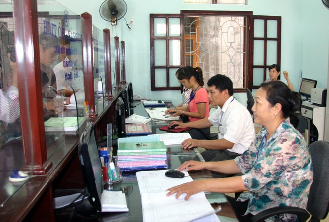 Tinh giảm biên chế để giảm gánh nặng ngân sách Cán bộ công chức xã phường (ảnh minh họa). Ảnh: Hồng Vĩnh.