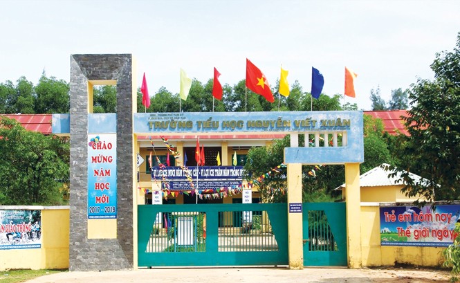 Giáo viên ngất xỉu vì bị xếp loại thi đua thấp Trường Tiểu học Nguyễn Viết Xuân.