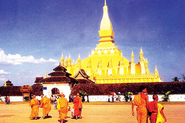 Trẩy hội chùa vàng That Luang.