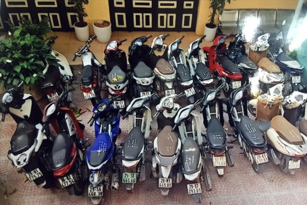 Phá đường dây trộm cắp, tiêu thụ hàng trăm xe máy ở Hà Nội Xe tang vật cảnh sát thu hồi trong đường dây trộm cắp vừa được triệt phá. Ảnh: Nguyễn Hoàn.
