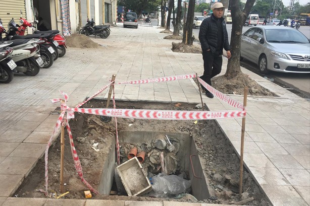 Hàng trăm tỷ lát đá vỉa hè: Có hay không chuyện hiểu nhầm chỉ đạo? Chất lượng đá vỉa hè có đảm bảo độ bền 50-70 năm?