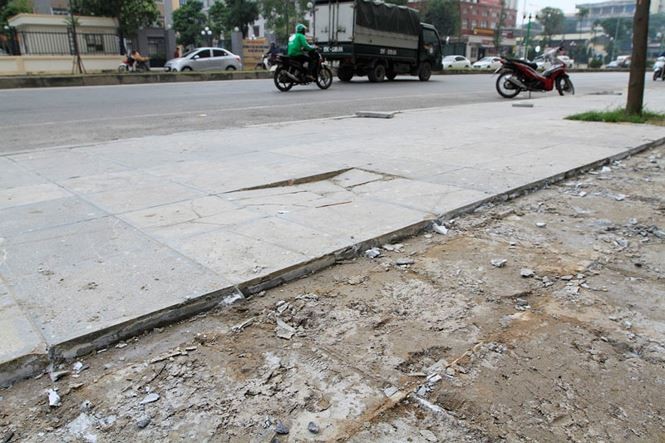Xử lý nghiêm việc lát đá sai quy trình Xử lý nghiêm việc lát đá sai quy trình