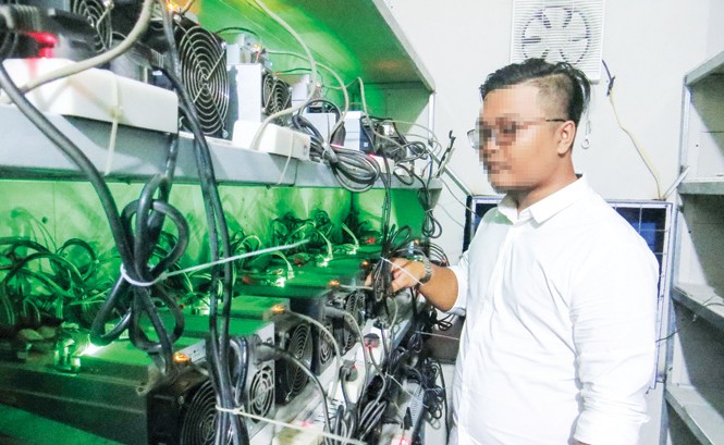 Đổ xô mua bán, 'đào' Bitcoin Cận cảnh “trâu cày” Bitcoin ký gửi nhờ dịch vụ chăm sóc. Ảnh: Uyên Phương.