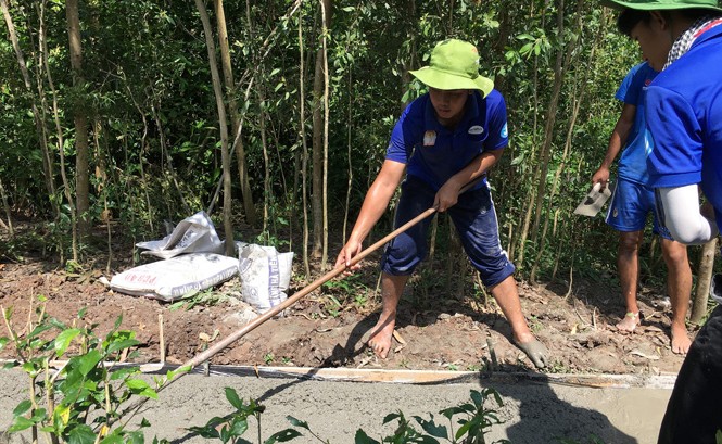 Tiến tới đại hội Đoàn toàn quốc lần thứ XI: Kỳ vọng về ngày hội lớn Theo trung tá Nguyễn Đức Cương, Phó Trưởng ban Thanh niên Quân đội, thời gian tới phong trào thanh niên tình nguyện cần đẩy mạnh triển khai theo hướng có trọng tâm, trọng điểm, xuất phát từ cơ sở, vì cơ sở. Ảnh: Như Ý.
