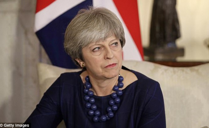 Phá âm mưu ám sát thủ tướng Anh Thủ tướng Anh Theresa May vừa thoát khỏi âm mưu bị ám sát. Ảnh: Daily Mail.