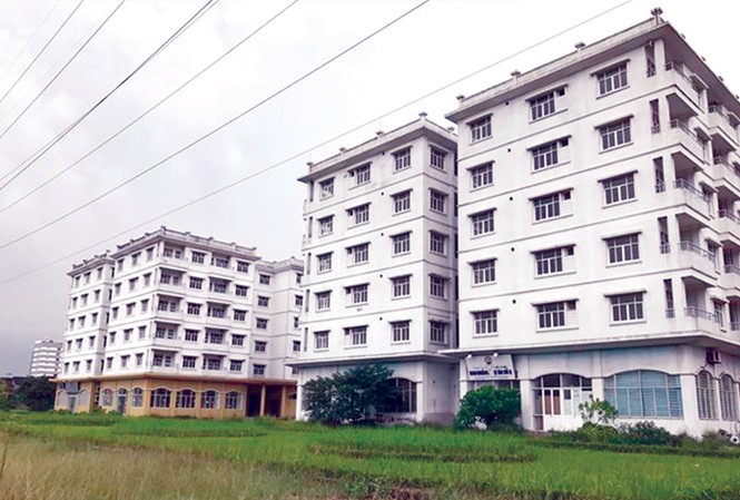 Đặt hàng nhà ở tái định cư: Hết thời “tay không bắt giặc” Đặt hàng nhà TĐC sẽ giúp thành phố tiết kiệm hàng chục nghìn tỷ đồng vốn ngân sách và hạn chế tình trạng lãng phí như đang xảy ra tại khu đô thị Sài Đồng. Ảnh: Minh Tuấn.