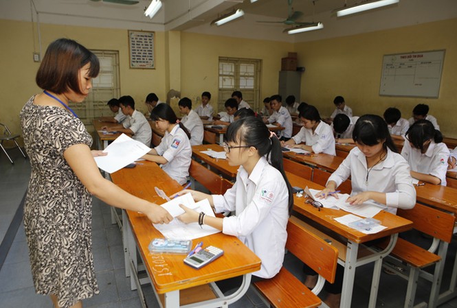 Hà Nội: Có thể thi môn thứ 3 để tuyển sinh lớp 10 Sở GD&ĐT Hà Nội cho rằng, thi nhiều môn để hướng học sinh tới năng lực toàn diện hơn.