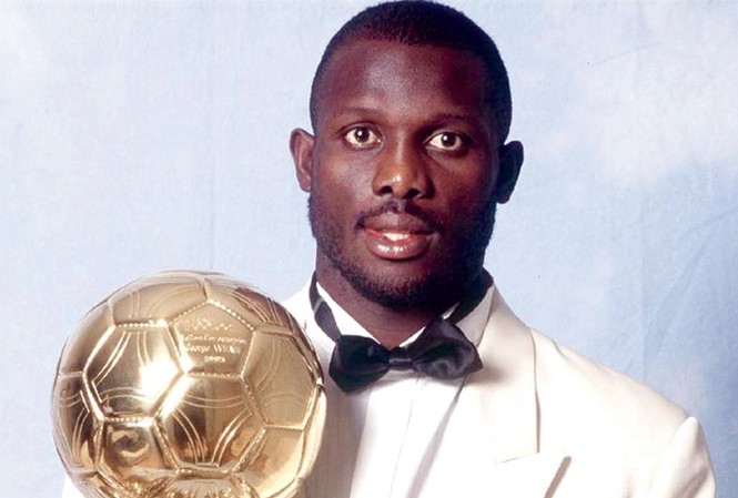 Quả bóng vàng 1995 George Weah đắc cử Tổng thống Liberia Cựu danh thủ George Weah trở thành Tổng thống thứ 25 của Liberia. Ảnh: GETTY IMAGES.