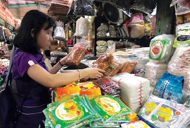 Hoang mang ớt bột chứa độc tố gây ung thư Ớt bột tại chợ ở TPHCM.