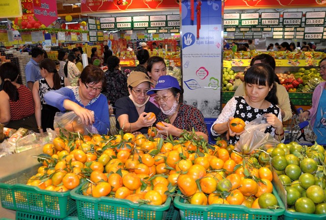Thuế nhập khẩu về 0%: Doanh nghiệp Việt có trụ nổi? Nông nghiệp lo lắng khi thuế nhập khẩu về 0% (ảnh tại siêu thị Co.op Mart).