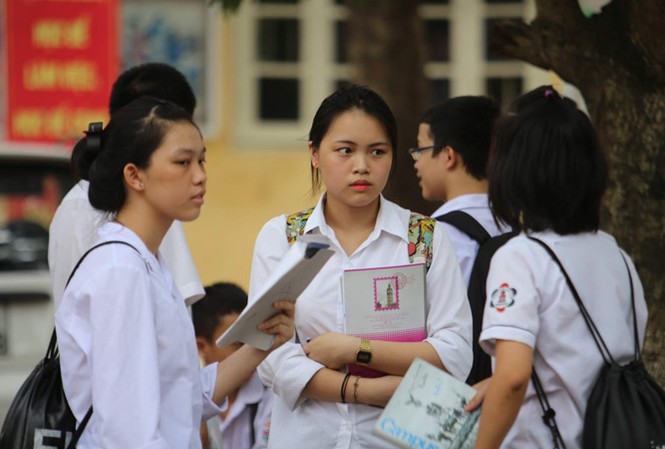 Sẽ bỏ cộng điểm thi vào lớp 10 Thí sinh tại một kỳ thi tuyển vào lớp 10 ở Hà Nội. Ảnh: N.H.