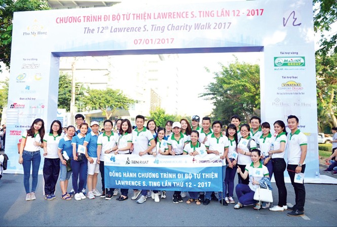Những bước chân chia sẻ Cán bộ, nhân viên công ty CP tập đoàn Hoà Bình tham gia đi bộ tại Chương trình đi bộ từ thiện Lawrence S. Ting.