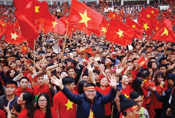 Tin vào tương lai bóng đá Việt Cổ động viên Việt Nam hết lòng vì đội tuyển.