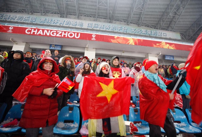 Hành trình 'tiếp lửa' cho U23 Việt Nam từ quê nhà tới sân cỏ Cổ động viên Việt Nam tại Trung Quốc.