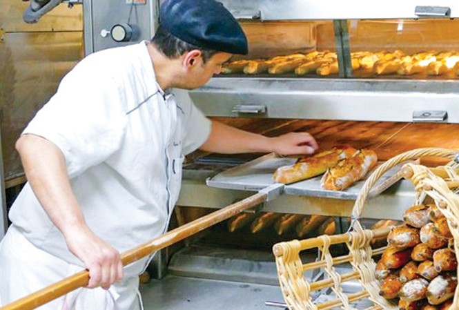 Di sản bánh mỳ Baguette Pháp Bánh mỳ baguette ra lò.