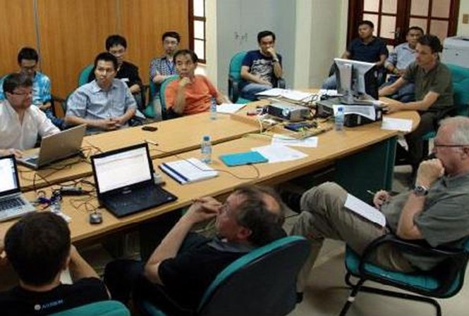 Vệ tinh VNRED Sat-1: Thoát hiểm trong gang tấc với rác vũ trụ Vận hành, điều khiển hệ thống vệ tinh VNRED SAT-1.