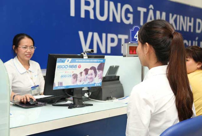 Than phiền vì phải nộp ảnh cho nhà mạng Trước 24/4/2018, các chủ thuê bao phải cập nhật hình chân dung và thông tin CMND, nếu không cập nhật đủ thông tin, sẽ bị cắt dịch vụ. Ảnh: P.V.