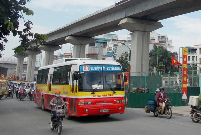 Xe buýt kết nối với đường sắt Cát Linh - Hà Đông ra sao? Có 50% lượt xe buýt được điều chỉnh lộ trình khi ĐSĐT Cát Linh-Hà Đông đi vào hoạt động.