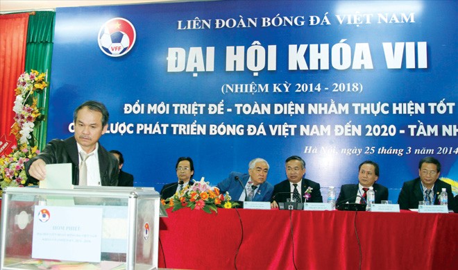 Đại hội 8 VFF: Bộ VH-TT&DL muốn làm việc với bầu Đức Lãnh đạo Bộ VHTTDL muốn được trao đổi trực tiếp với bầu Đức về công tác tổ chức Đại hội VFF khoá 8. Ảnh: VSI.