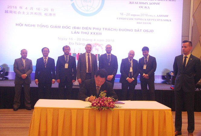 Việt Nam tìm cơ hội phát triển logistics đường sắt Các nước thành viên OSJD ký kết thỏa thuận hợp tác phát triển đường sắt. Ảnh: Thanh Trần.