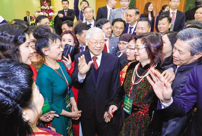 Nguyễn Trần Bạt luận về hòa hợp, hòa giải Tổng Bí thư Nguyễn Phú Trọng gặp gỡ và nói chuyện với kiều bào ở nước ngoài về Việt Nam ăn Tết xuân Mậu Tuất (7/2/2018). Ảnh: Như Ý.