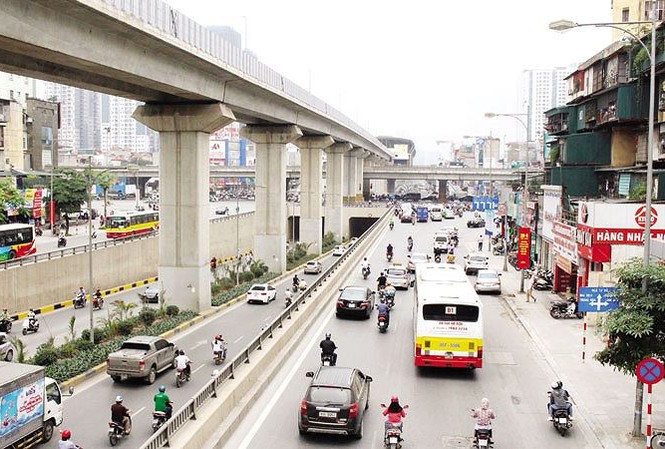 Ưu tiên giao thông công cộng là chìa khoá giảm ùn tắc Với hạ tầng đồng bộ và tập trung nhiều loại hình VTCC đường Nguyễn Trãi đủ điều kiện để tổ chức thành một tuyến giao thông kiểu mẫu. Ảnh: Trọng Đảng.