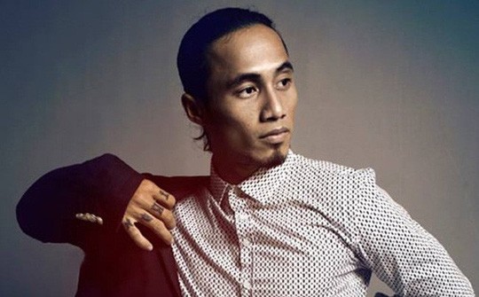 Ngẩng cao đầu và vỗ mông - 'Xin chào' showbiz Phạm Anh Khoa