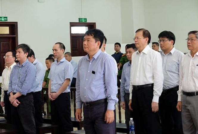 Y án 13 năm tù với ông Đinh La Thăng Các bị cáo nghe tòa tuyên án.