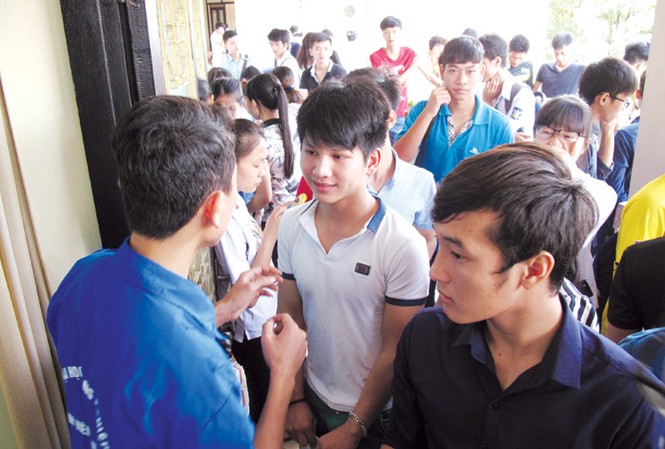 Trong nước 1.000 tỷ, ngoài nước chỉ 300 Nếu có lộ trình tăng vốn điều lệ hợp lý, bức tranh ĐH Việt Nam sẽ khác. Ảnh: Nghiêm Huê.