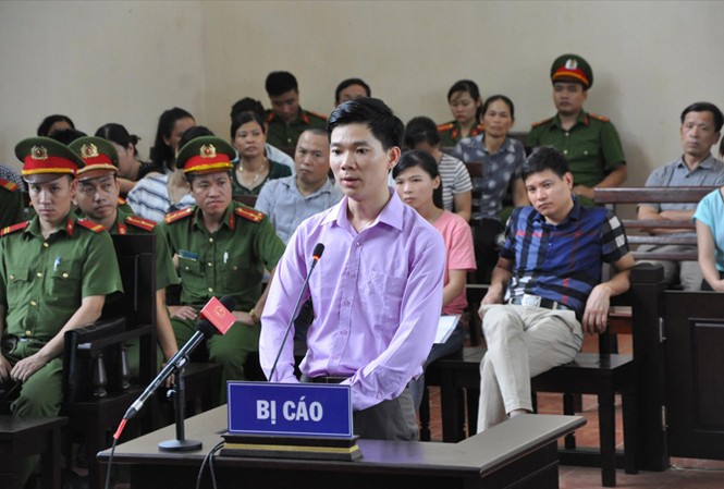 Vụ chạy thận nhân tạo làm 8 người chết: Lập khống biên bản Bác sĩ Hoàng Công Lương trả lời HĐXX.