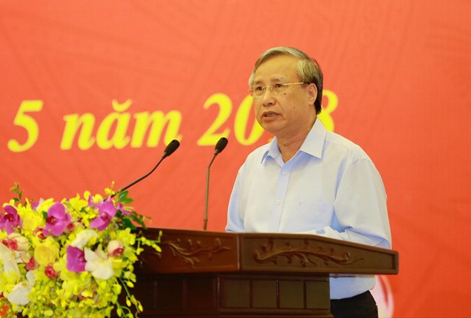 Lãnh đạo phải nêu gương từ việc lớn đến việc nhỏ Ông Trần Quốc Vượng, Thường trực Ban Bí thư: Kiên quyết xử lý những cán bộ, đảng viên có sai phạm, tham nhũng. Ảnh: Như Ý.