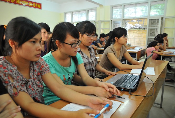 Xu thế giáo dục mở Bao giờ số hóa sách giáo khoa để chia tay với cách học truyền thống? Ảnh: Hồng Vĩnh.