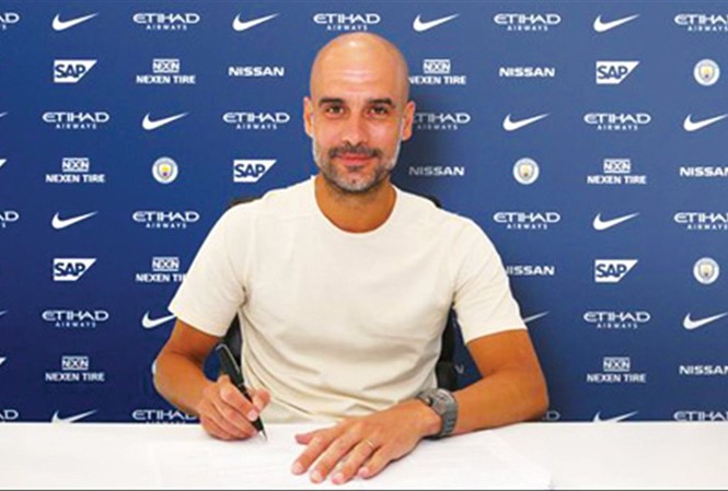 Guardiola mang tin vui cho Man City Man City “trói chân” Guardiola đến năm 2021.