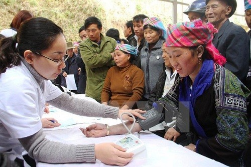 Sẵn sàng phụng sự Tổ quốc Bác sỹ trẻ tình nguyện lên vùng cao khám chữa bệnh cho người dân. Ảnh minh họa: Internet
