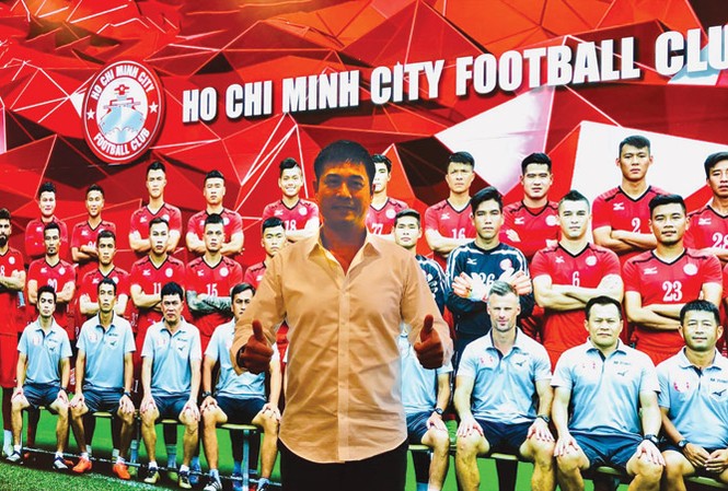 Chọn Hữu Thắng làm chủ tịch, CLB TP.HCM phủ nhận giải thể Cựu HLV tuyển VN Nguyễn Hữu Thắng tiếp quản chiếc ghế mà đàn em Công Vinh để lại. Ảnh: C.T.