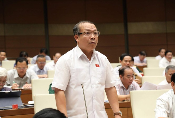 Đất 'vàng' vào tay 'bạch tuộc' ĐBQH Đinh Duy Vượt (Gia Lai) phản ánh về tình trạng đất “vàng” rơi vào tay “bạch tuộc”.