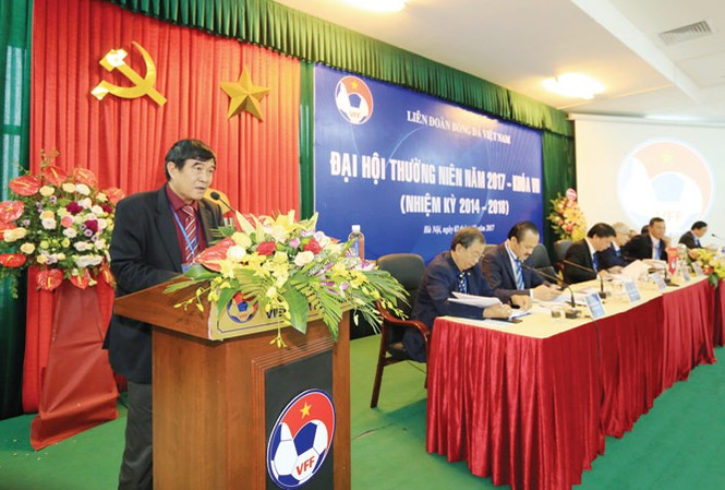 Đại hội 8 VFF có thể tiếp tục hoãn Ông Nguyễn Xuân Gụ phát biểu tại Đại hội thường niên VFF năm 2017. Ảnh: VSI.