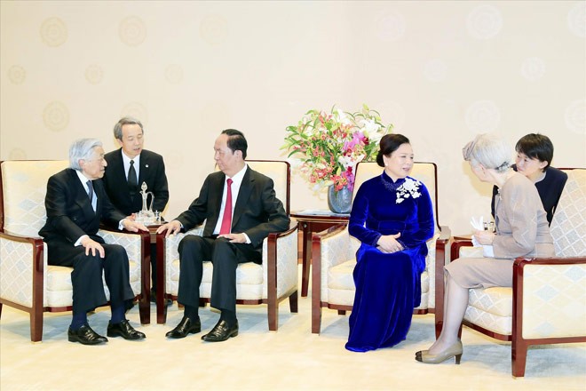 Nhà vua Nhật rất coi trọng quan hệ Việt - Nhật Chủ tịch nước Trần Đại Quang và Phu nhân hội kiến Nhà vua Akihito và Hoàng hậu. Ảnh: TTXVN.