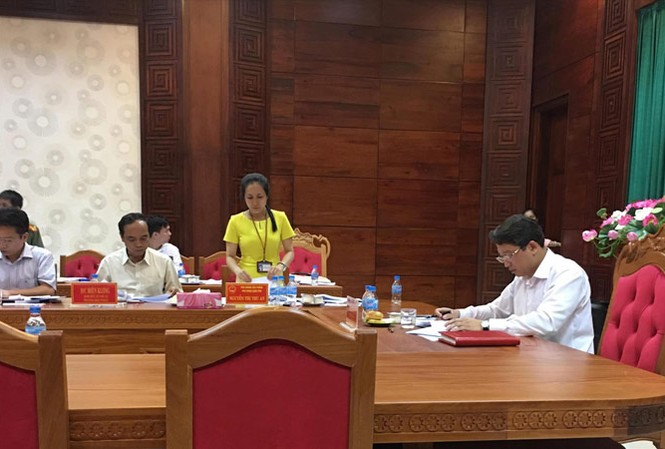 Phúc khảo thi công chức tại Đắk Lắk: Nhiều 'khúc mắc' cần được làm rõ! Đại diện UBND tỉnh Đắk Lắk (bên phải ảnh) đối thoại với các thí sinh từ “đậu thành rớt”.