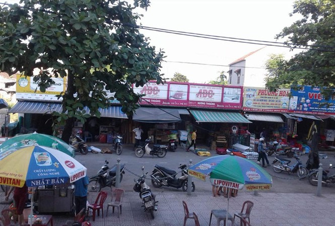 6 đời chủ tịch 'hành' 12 hộ tiểu thương? Khu vực 12 ki ốt là một nơi kinh doanh sầm uất ở khu vực chợ Tréo. Ảnh: H.N.
