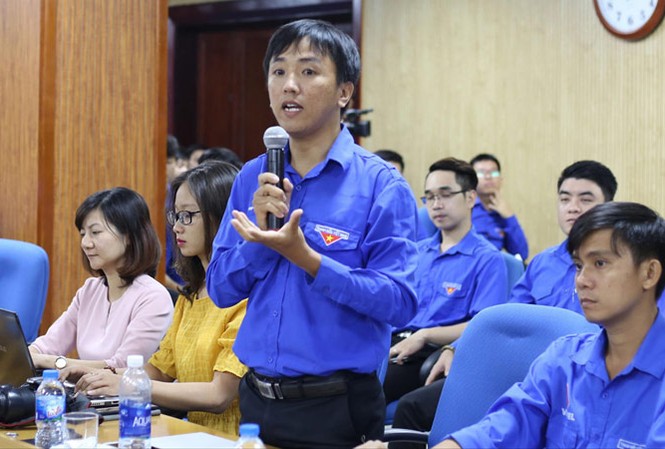 Những sáng kiến tiền tỷ Phan Văn Hồng Thắng chia sẻ kinh nghiệm sáng tạo của bản thân tại một diễn đàn thanh niên. Ảnh: Bình Minh.
