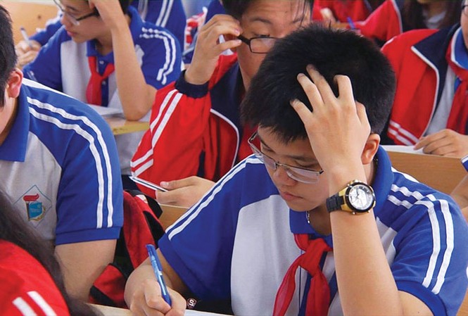 Thi vào lớp 10 Hà Nội: Căng thẳng trước giờ G Học sinh Trường THCS Dịch Vọng (Cầu Giấy) miệt mài ôn luyện trước kỳ thi.