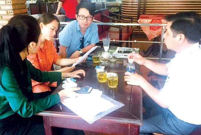 Vụ phúc khảo 'rớt thành đậu': Con cháu cán bộ chiếm đa số Các thí sinh từ “đậu thành rớt” phản ánh với PV về kết quả chấm phúc khảo của tỉnh Đắk Lắk. Ảnh: Lữ Hồ.