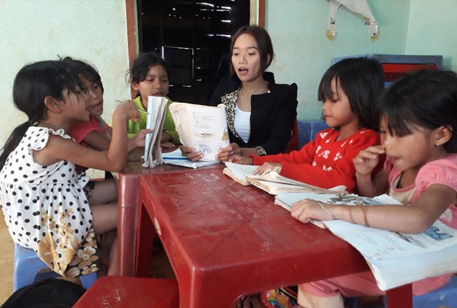 Lớp học miễn phí của cô giáo Jrai khuyết tật Lớp học thêm tình thương của chị H’Blao. Ảnh: Nhân vật cung cấp.