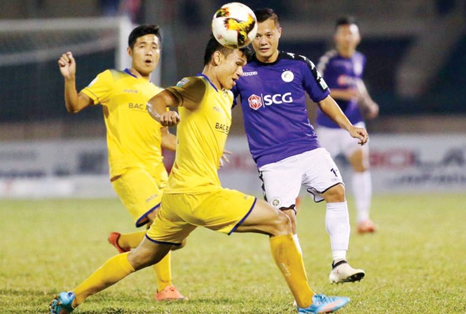 V-League, trăm nỗi lo mùa World Cup Trong lúc CLB Hà Nội dự tính tổ chức xem World Cup tập thể cho các cầu thủ ở những trận đấu sớm thì HLV Đức Thắng của SLNA lo cầu thủ mất sức vì thức đêm xem bóng đá. Ảnh: VSI.