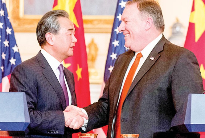 Ngoại trưởng Mỹ thăm Trung Quốc sau thượng đỉnh Mỹ-Triều Ngoại trưởng Mỹ Mike Pompeo và Ngoại trưởng Trung Quốc Vương Nghị trong một lần gặp gỡ. Ảnh: AP.