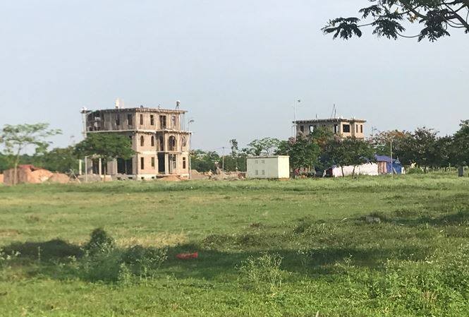Thu hồi dự án bỏ hoang, vướng mắc tại đâu? Nhiều khu đất vàng đang bị bỏ hoang suốt thời gian dài.
