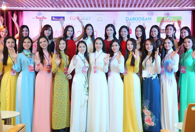 Chung khảo phía Nam HHVN 2018: Sân khấu là một vườn hương Người đẹp dự chung kết HHVN phía Nam. Ảnh: Hồng Vĩnh.