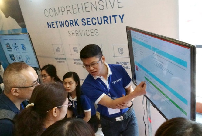 Luật an ninh mạng không thể lạm quyền Trình bày giải pháp an ninh mạng. Ảnh: MVS.